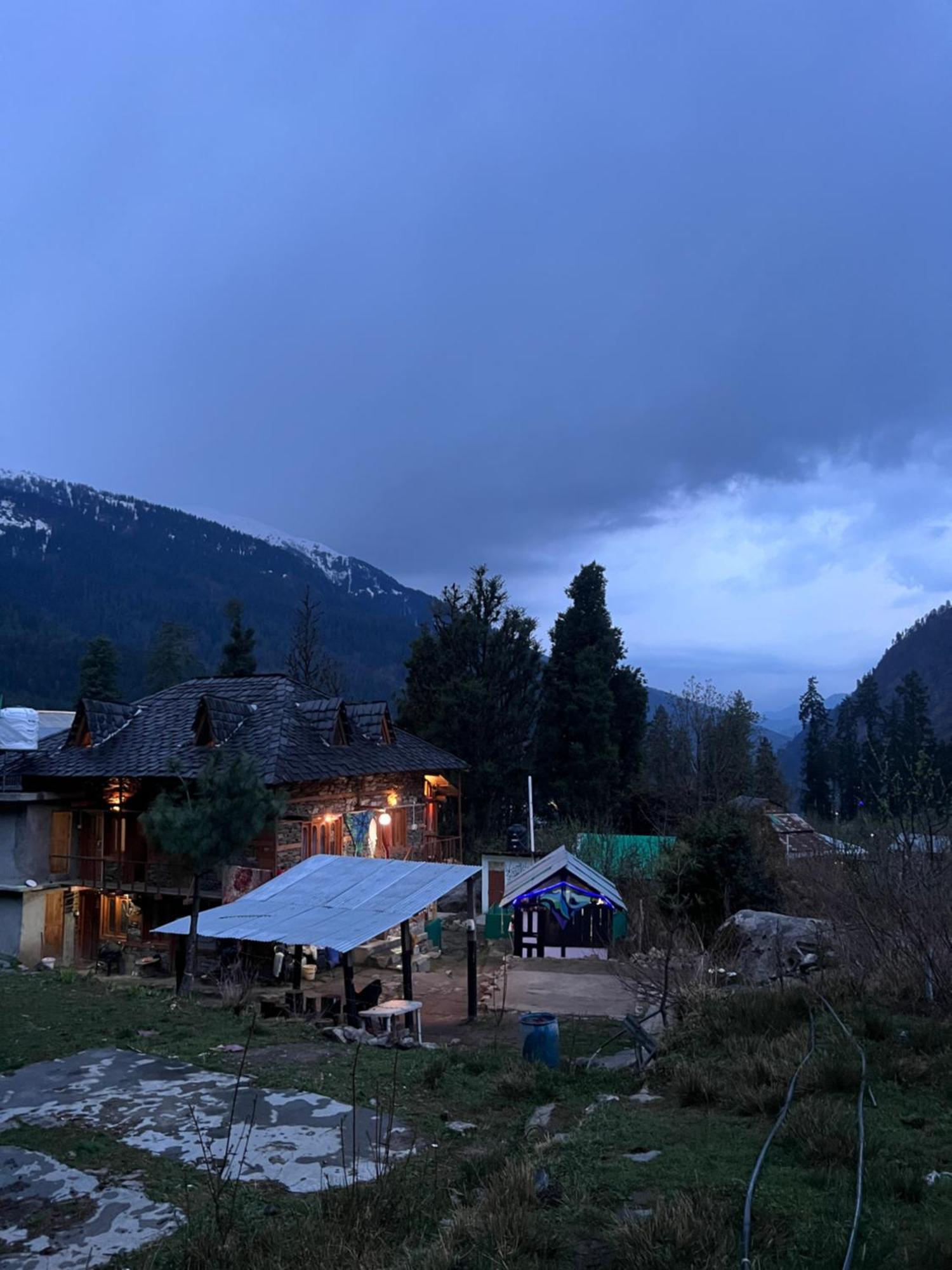 Old Brahma Homestay Kalgha Exterior photo