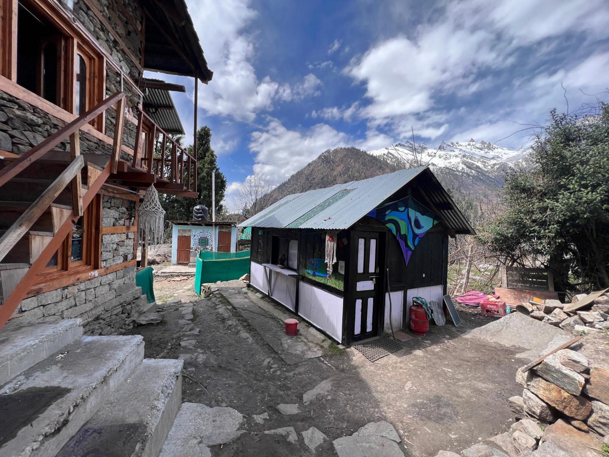 Old Brahma Homestay Kalgha Exterior photo
